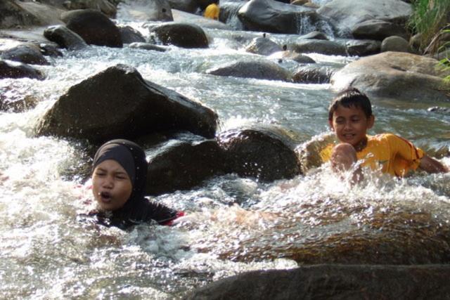 Lopoh Waterfront Budget Chalets Villa Hulu Langat Exterior foto